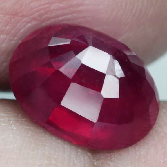 Glistening 5.38ct blood red Ruby