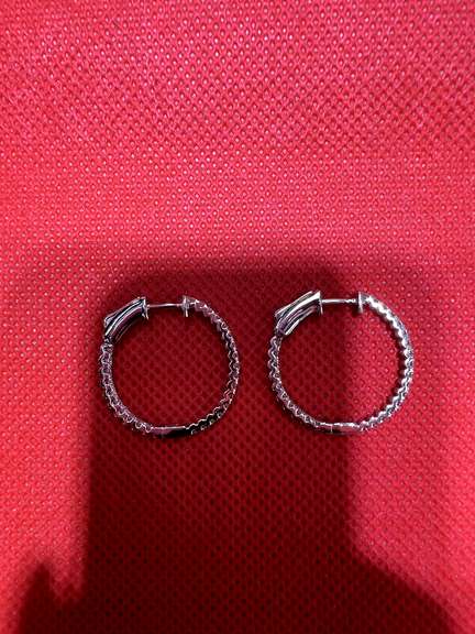 STUNNING 14K WHITE GOLD EARRINGS WITH 1.25 CARAT OF DIAMOND