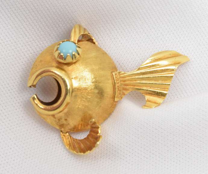 Fun 18k Fish Charm