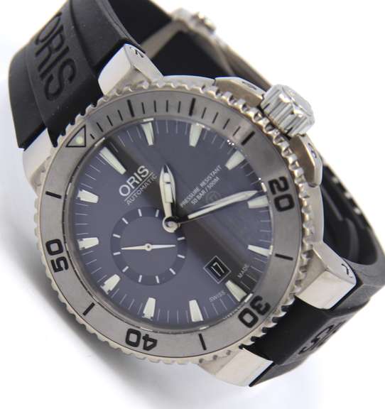 Oris Aquis Small Second Date 46mm Automatic Movement Watch