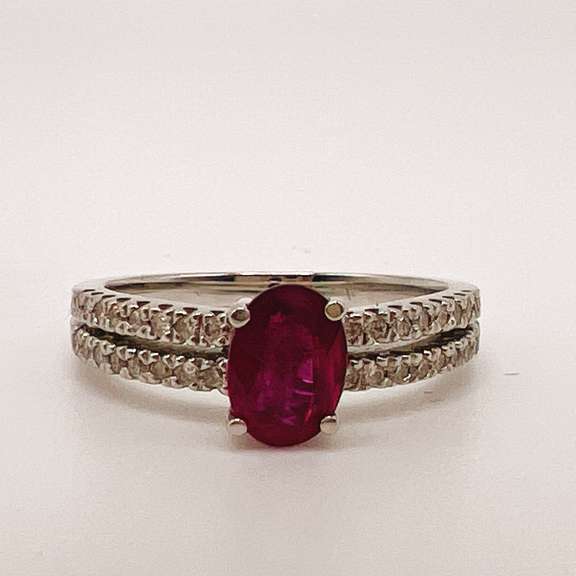 Beautiful 14kt Gold, Ruby, & Diamond Ring