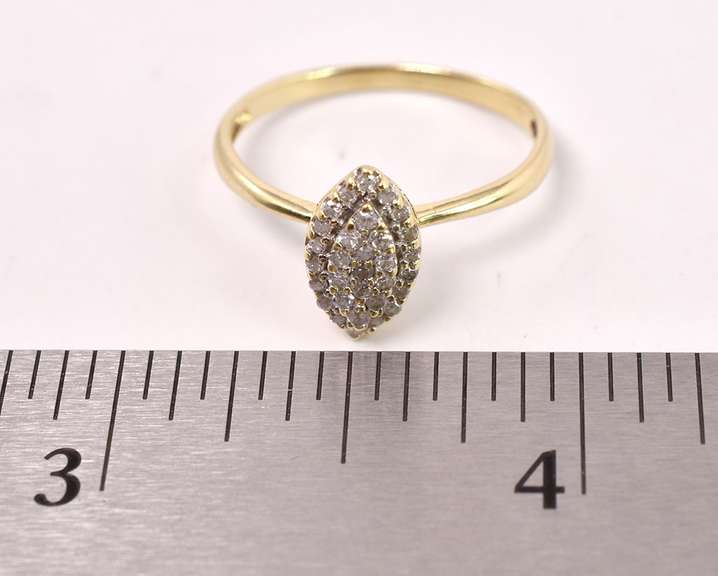 Delightful Diamond Cluster Ring in Yellow Gold