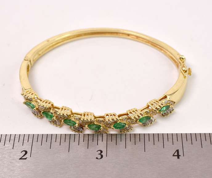 Lovely Diamond and Emerald Bracelet in 14K Yellow Gold