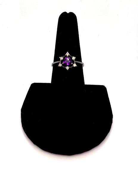 Beautiful 18kt Yellow Gold Amethyst and Diamond Ring