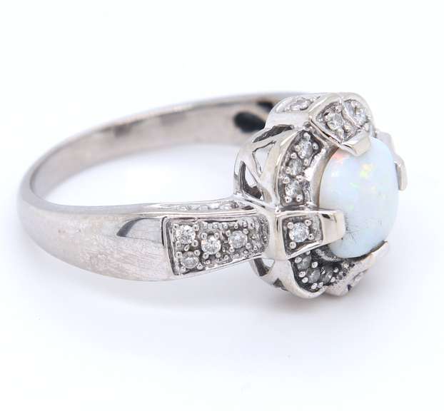 Wonderful White Gold opal and Diamond Cocktail Ring
