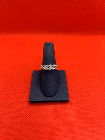 CUTE 10K WHITE GOLD RING WITH 0.50 CARAT OF DIAMOND