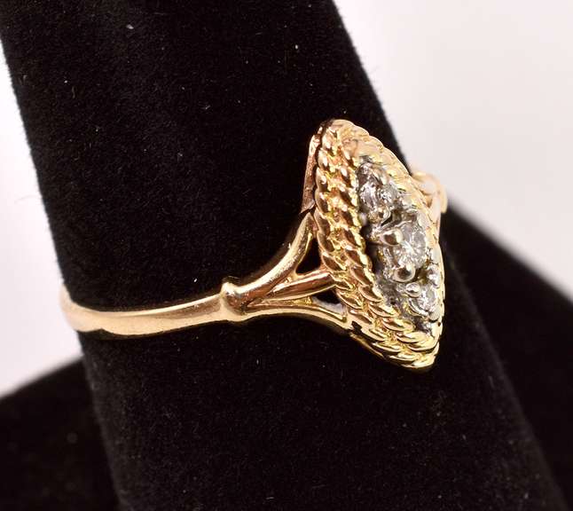 Lovely Diamond Ring in 14K Yellow Gold