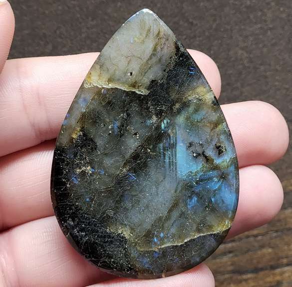 Beautiful teardrop 143.08ct Labradorite cabochon