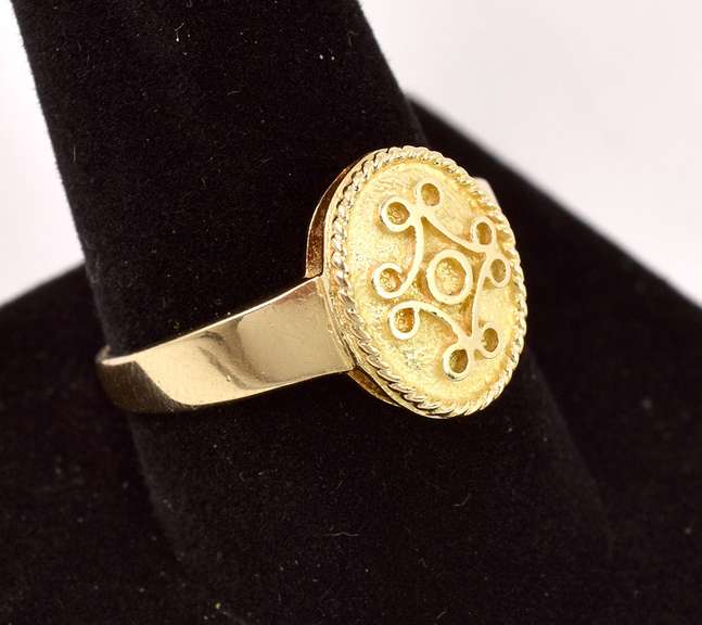 Wonderful Scroll Ring in 14K Yellow Gold