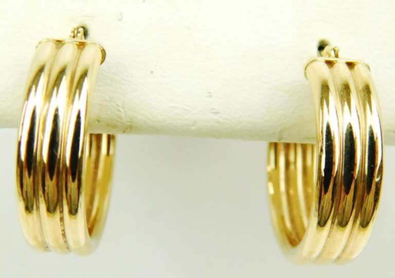 14K Yellow Gold Ribbed Hoop Earrings