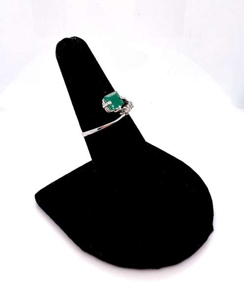 Very Rare Platinum Diamond and Emerald Ring