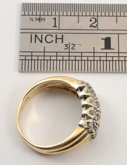 Elegant Ring with 15 Diamonds