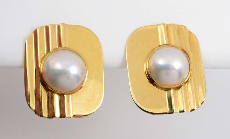 Interesting Geometric Mobe Pearl Earrings