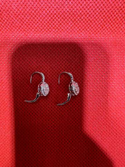 ELEGANT 14K WHITE GOLD EARRINGS WITH 1.00 CARAT OF DIAMOND