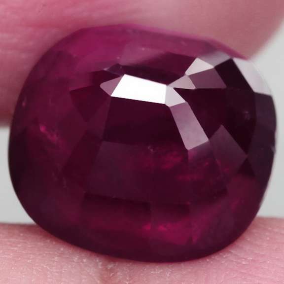 Striking 10.88ct violet red Rhodolite Garnet