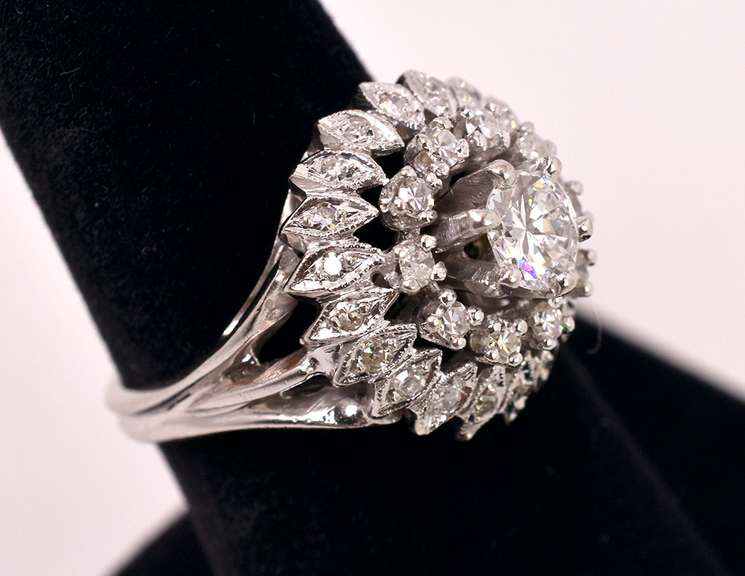 Incredible Approx. 0.50CTS Diamond Cluster Ring in 14K White Gold