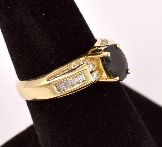 Excellent Sapphire and Diamond Ring in 14K Yellow Gold