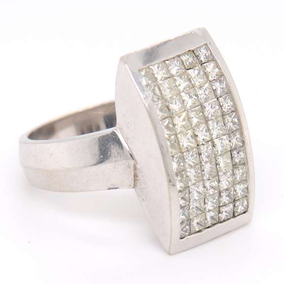 LADIES 14K WHITE GOLD AND DIAMOND RING