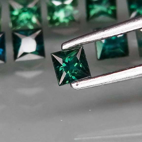 Heated only! 4.51ct princess cut Australian Sapphire set