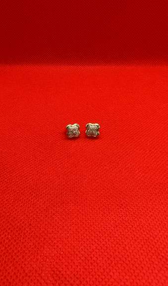 14K YELLOW GOLD PUSH BACK EARRINGS WITH 0.24 CARAT OF DIAMOND