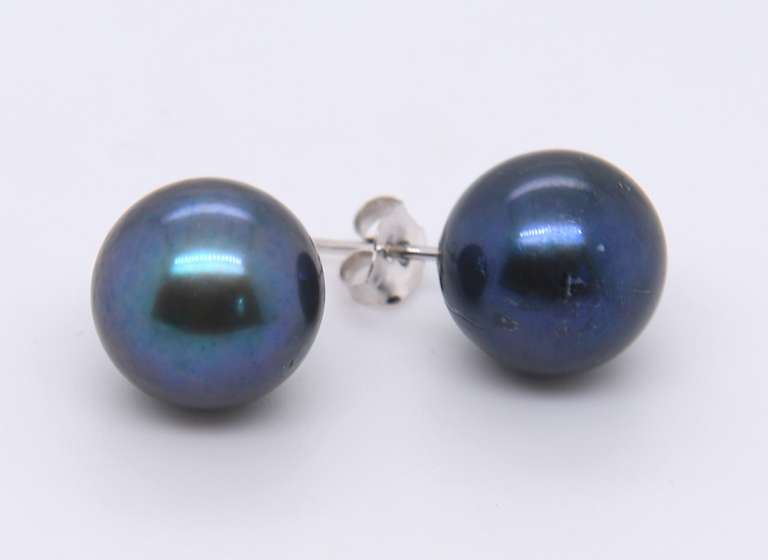 Nice White Gold Peacock Pearl Stud Earrings