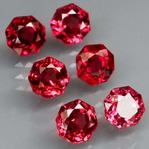 Amazing 3.56ct octagon cut violet red Garnet set