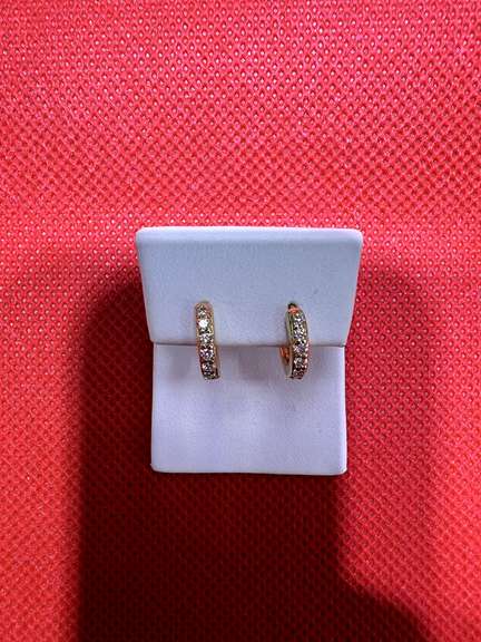 14K YELLOW GOLD EARRINGS WITH 0.30 CARAT OF DIAMOND