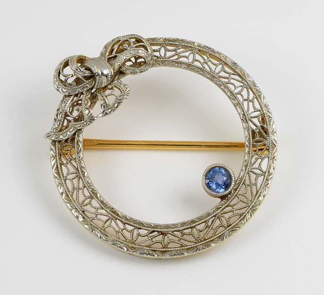 Antique Filigree Wreath Brooch