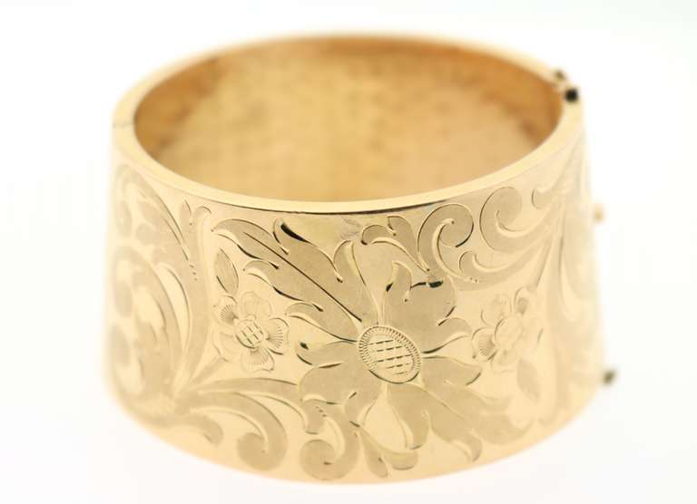Enchanting 18kt Yellow Gold Cuff Bracelet