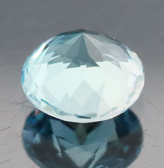 Dazzling 2.2ct 8mm Swiss blue Topaz solitaire