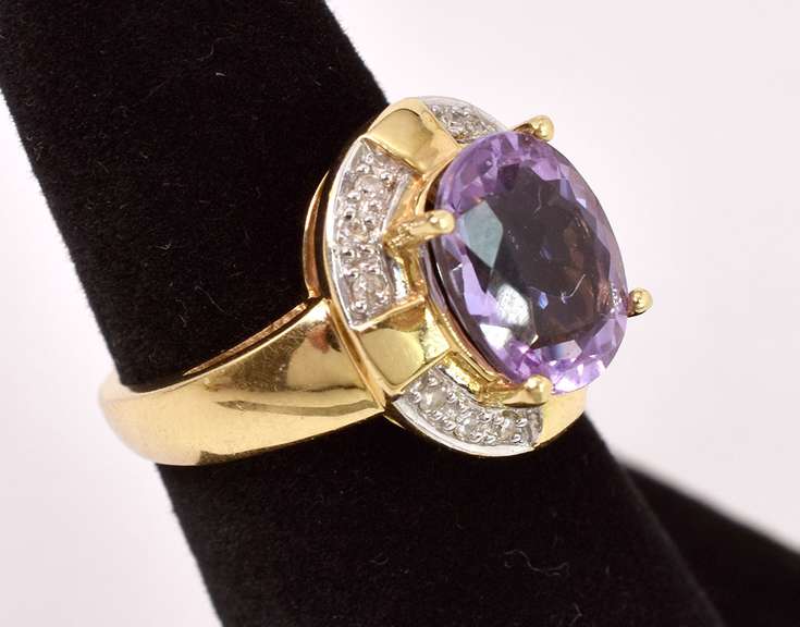 Amazing Approx. 3.00CTS Amethyst and Diamond Ring in 14K Yellow Gold