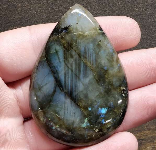 Beautiful teardrop 143.08ct Labradorite cabochon