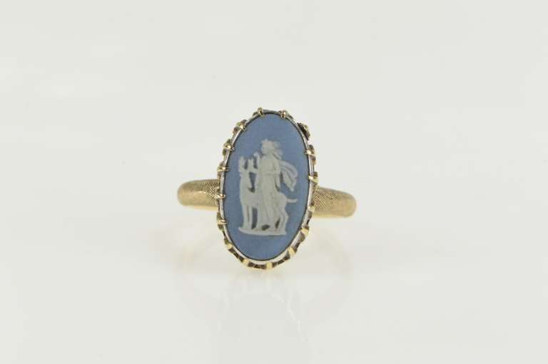 14K Yellow Gold Retro Wedgewood Cameo Ornate Oval Ring