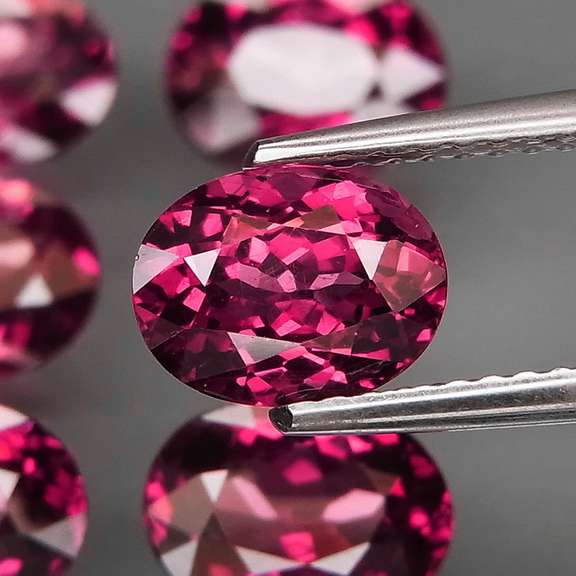 Amazing 9.90ct oval cut violet pink Rodolite Garnet set