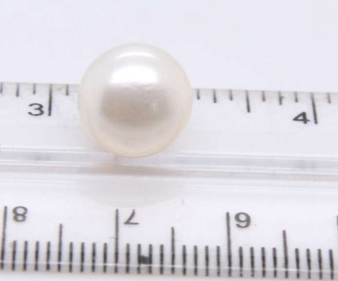 14kt Yellow Gold Button Pearl Stud earrings