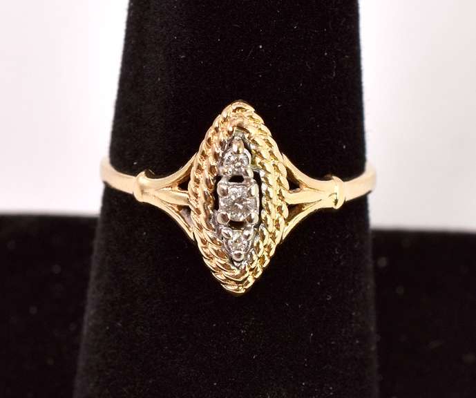 Lovely Diamond Ring in 14K Yellow Gold