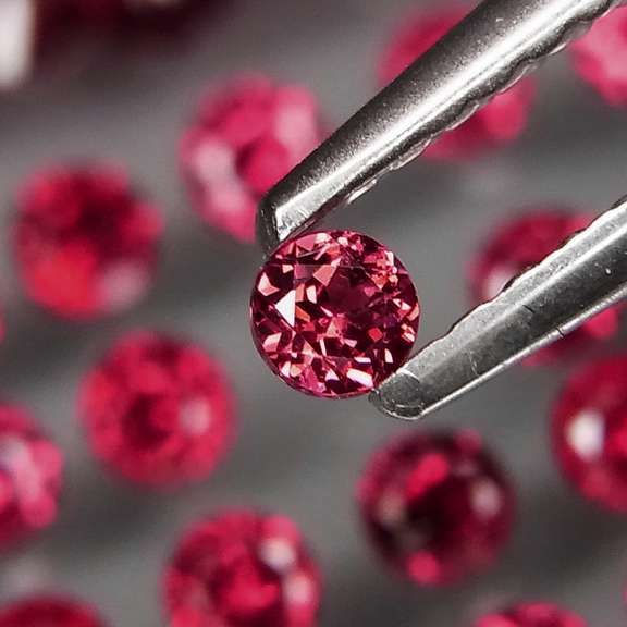Premium diamond cut 7.54ct Rhodolite Garnet set