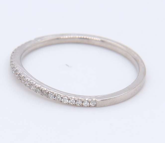 Incredible White Gold IR Blue Diamond Split Shank Diamon Bridal Set