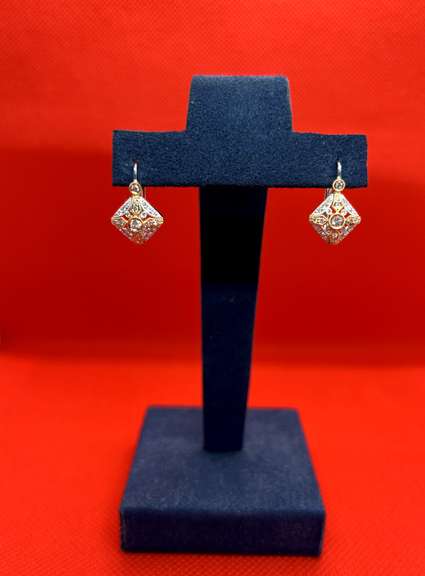 18K TWO-TONE GOLD EARRINGS WITH 0.40 CARAT OF DIAMOND