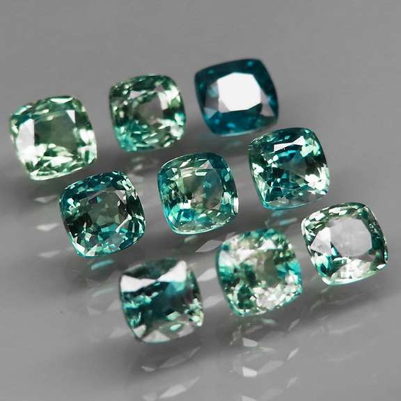 Vivid blue 3.92ct cushion cut Sapphire set