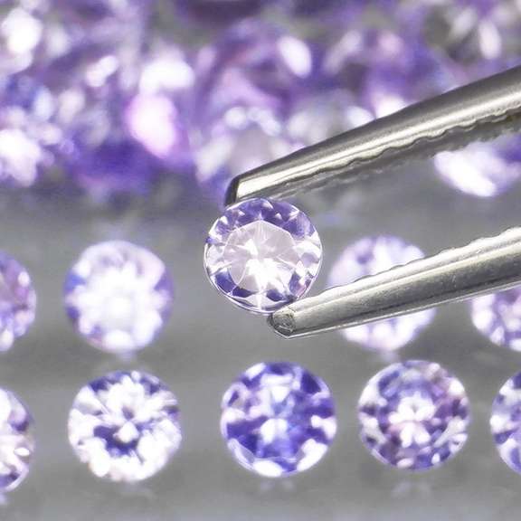 Heavy flashing 4.81ct diamond cut Tanzanite set