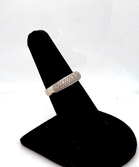 Fabulous 18kt White Gold Diamond Band