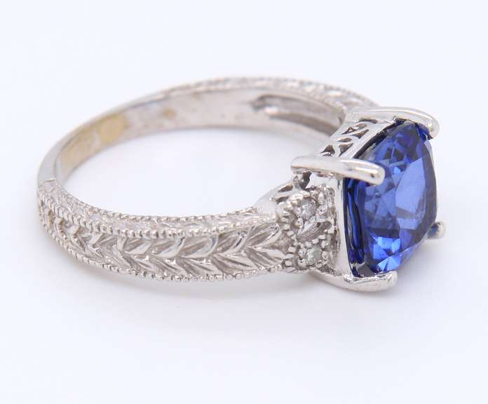 10k white gold tanzanite and diamond ring