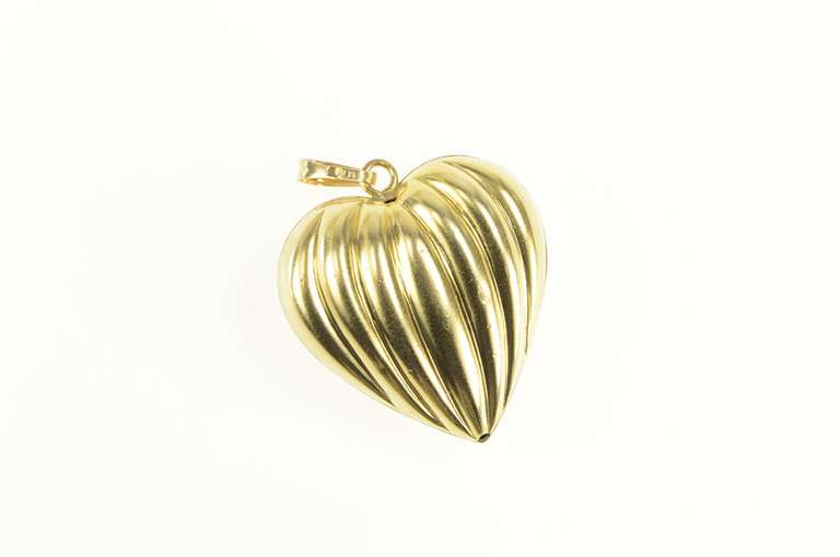 14K Yellow Gold Scalloped Puffy Heart Love Symbol Pendant