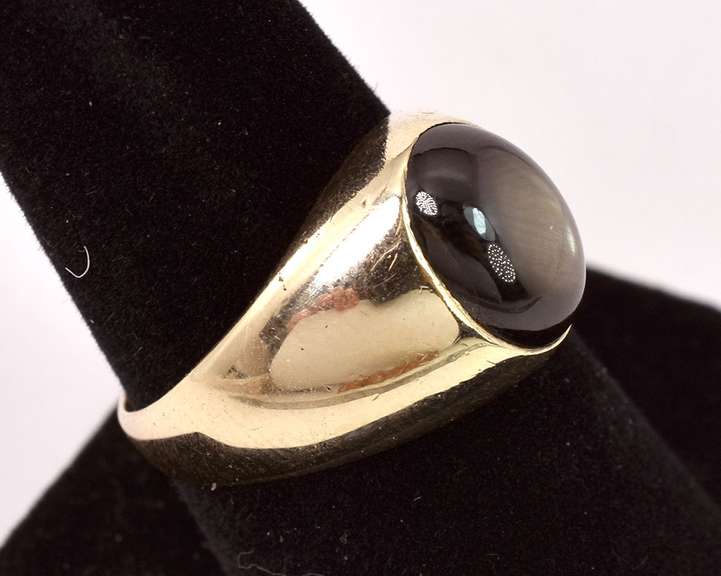 Sensational Brown Sapphire Ring in Yellow Gold