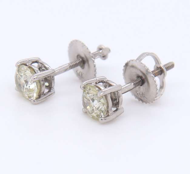 Elegant White gold Diamond Stud Earrings