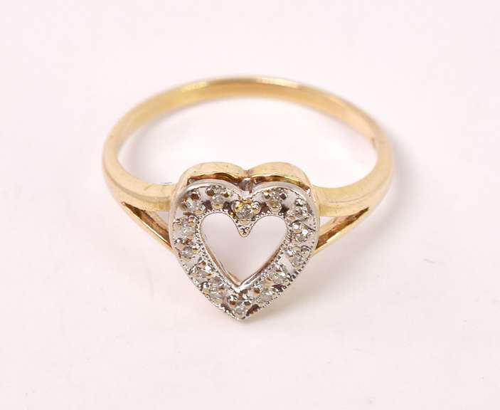 Romantic Diamond Heart Ring in Yellow Gold