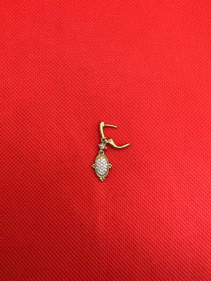 ELEGANT 18K YELLOW GOLD EARRINGS WITH 0.70 CARAT OF DIAMOND