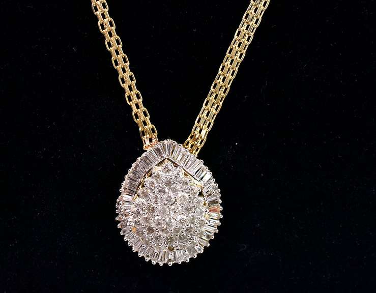Lovely Cluster Diamond Pendant Necklace in 14K Yellow Gold