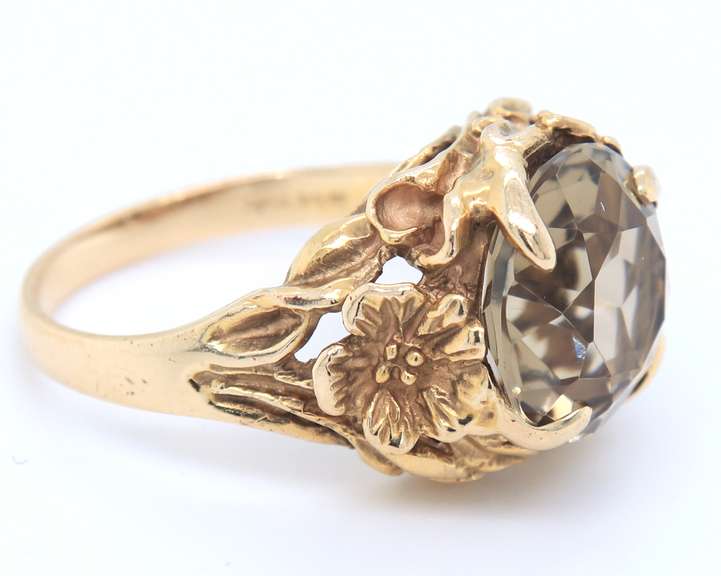 Stunning Yellow Gold Smokey Quartz in Flower Motif Ring